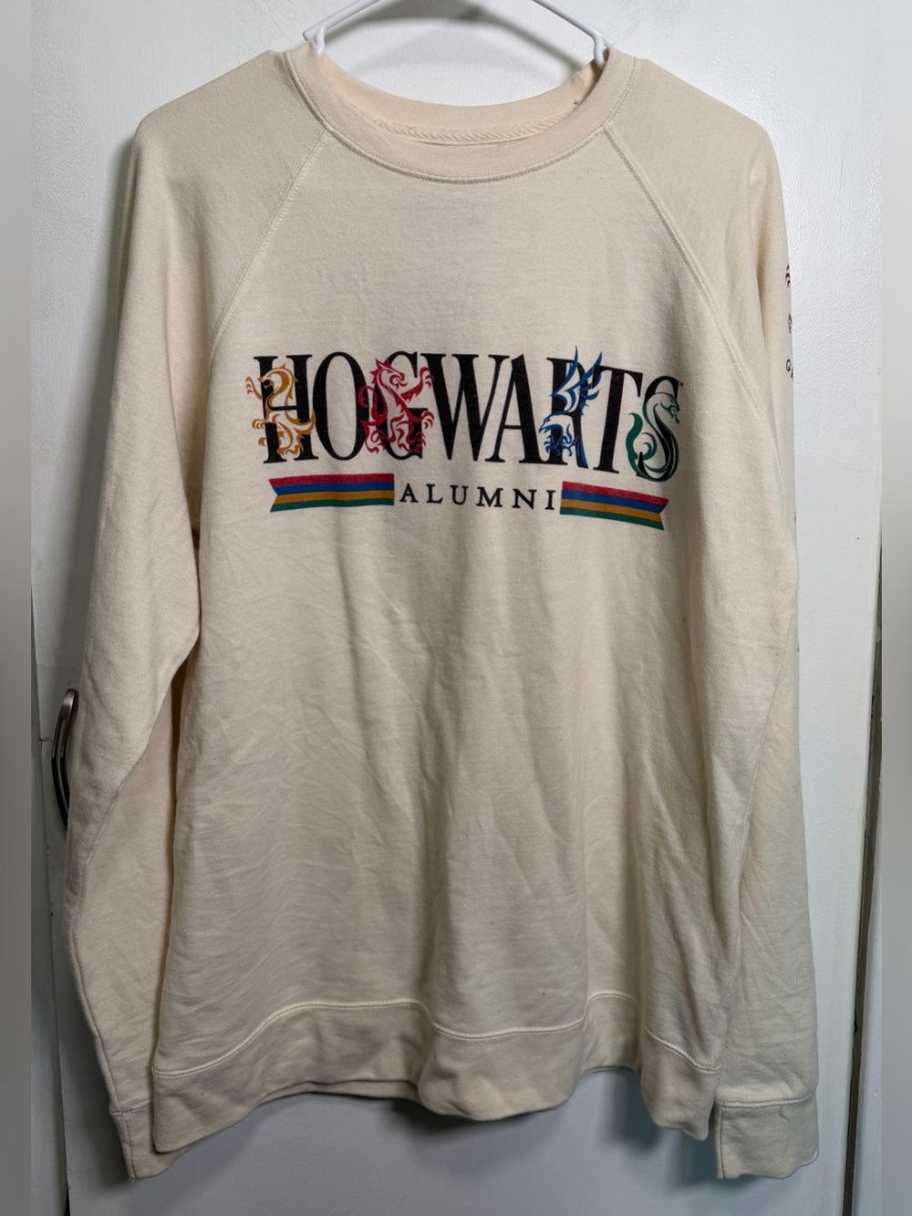 Universal Studios Harry Potter Hogwarts Alumni Graphic Sweatshirt NWOT